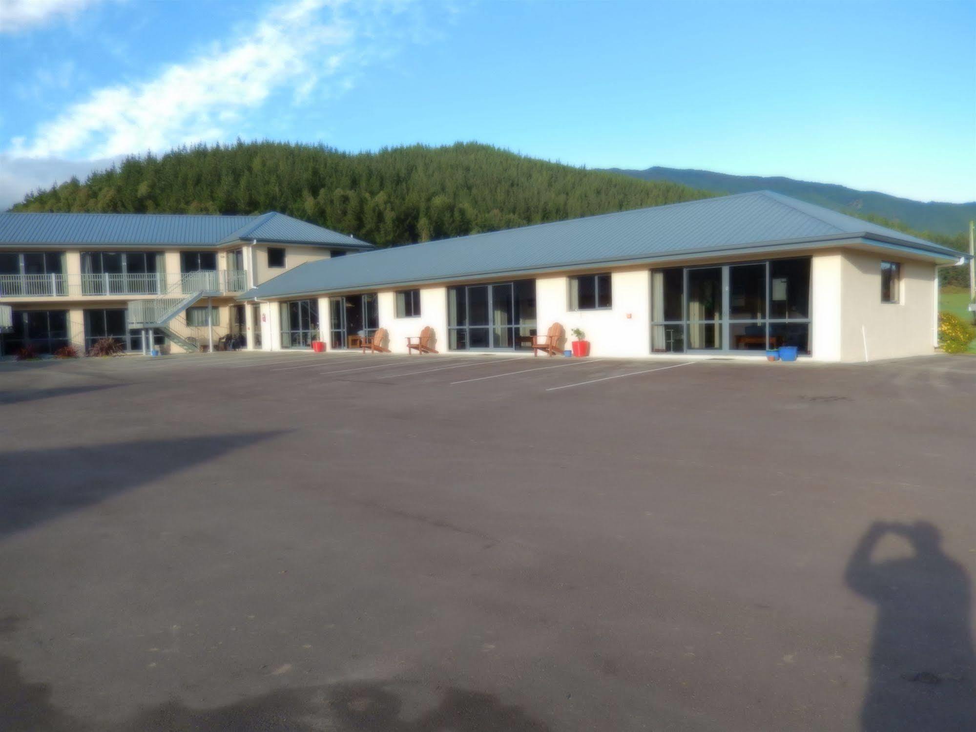 Linkwater Motel And Backpackers Esterno foto